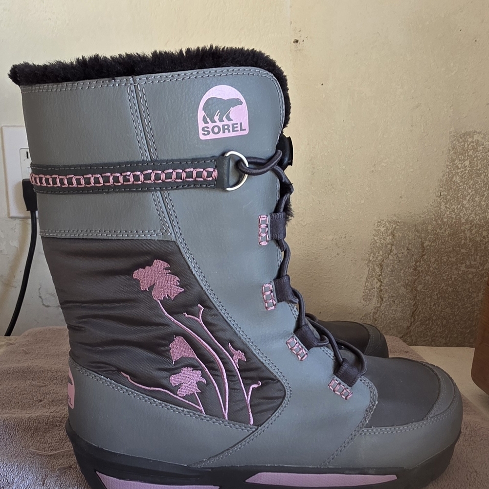 Sorel Women's Gray and Pink Winter Boots